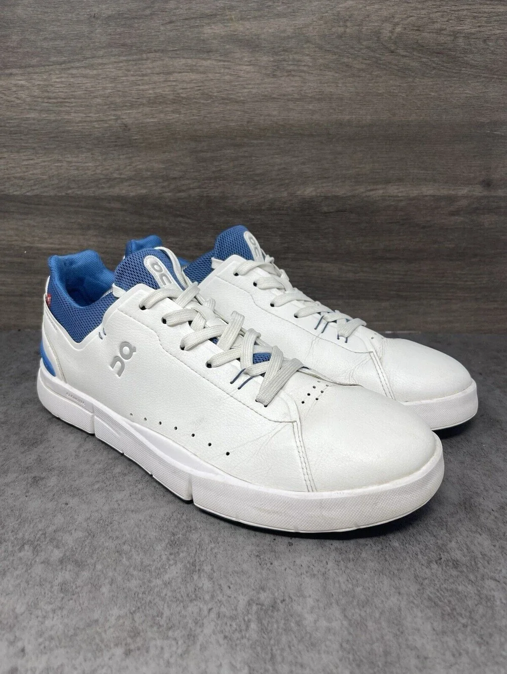 On The Roger Advantage Size 11 Mens White Blue CloudTec Tennis Sneakers